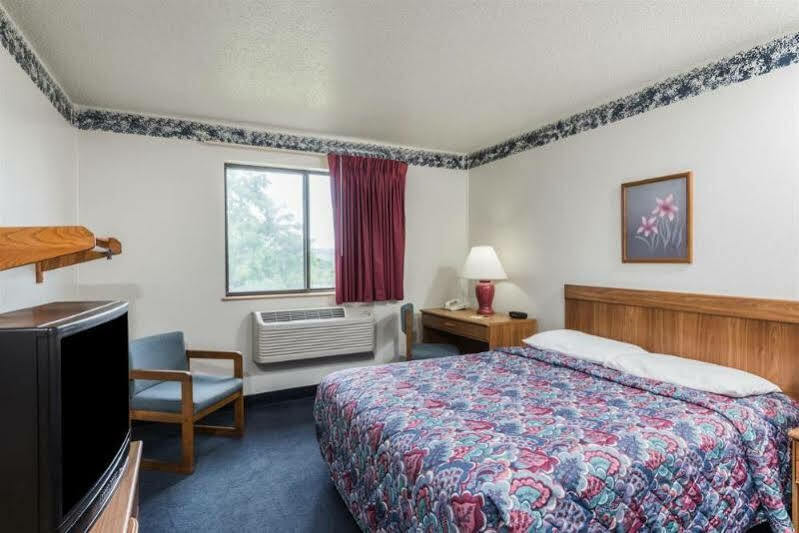 Red Roof Inn Greensburg Exterior photo
